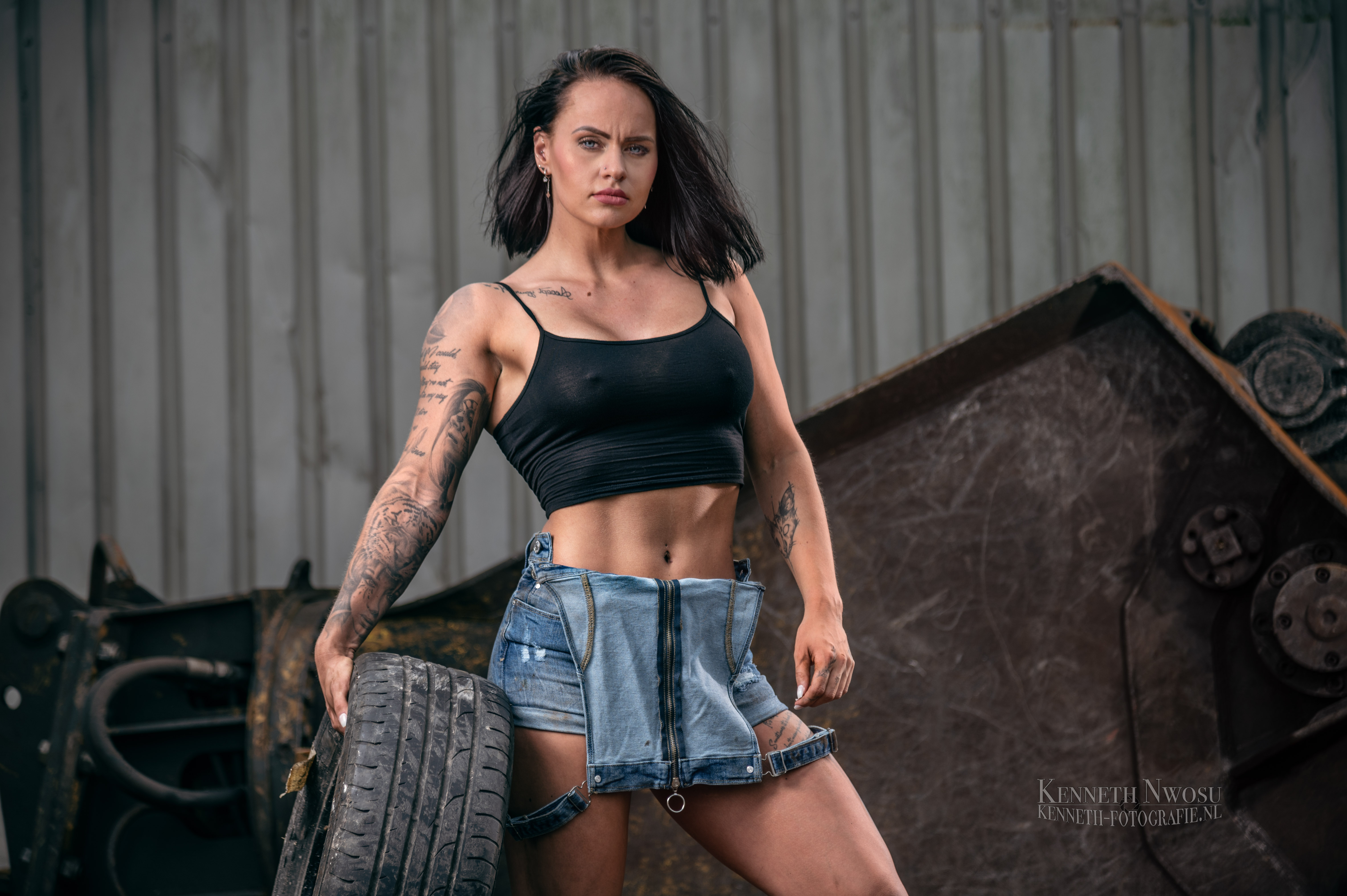 Sexy mechanic photoshoot met Sylke